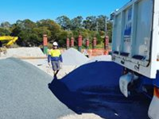 Drainage Gravel all sizes available 6 days a week, Call Gold Coast Gravel and Soil Supplies