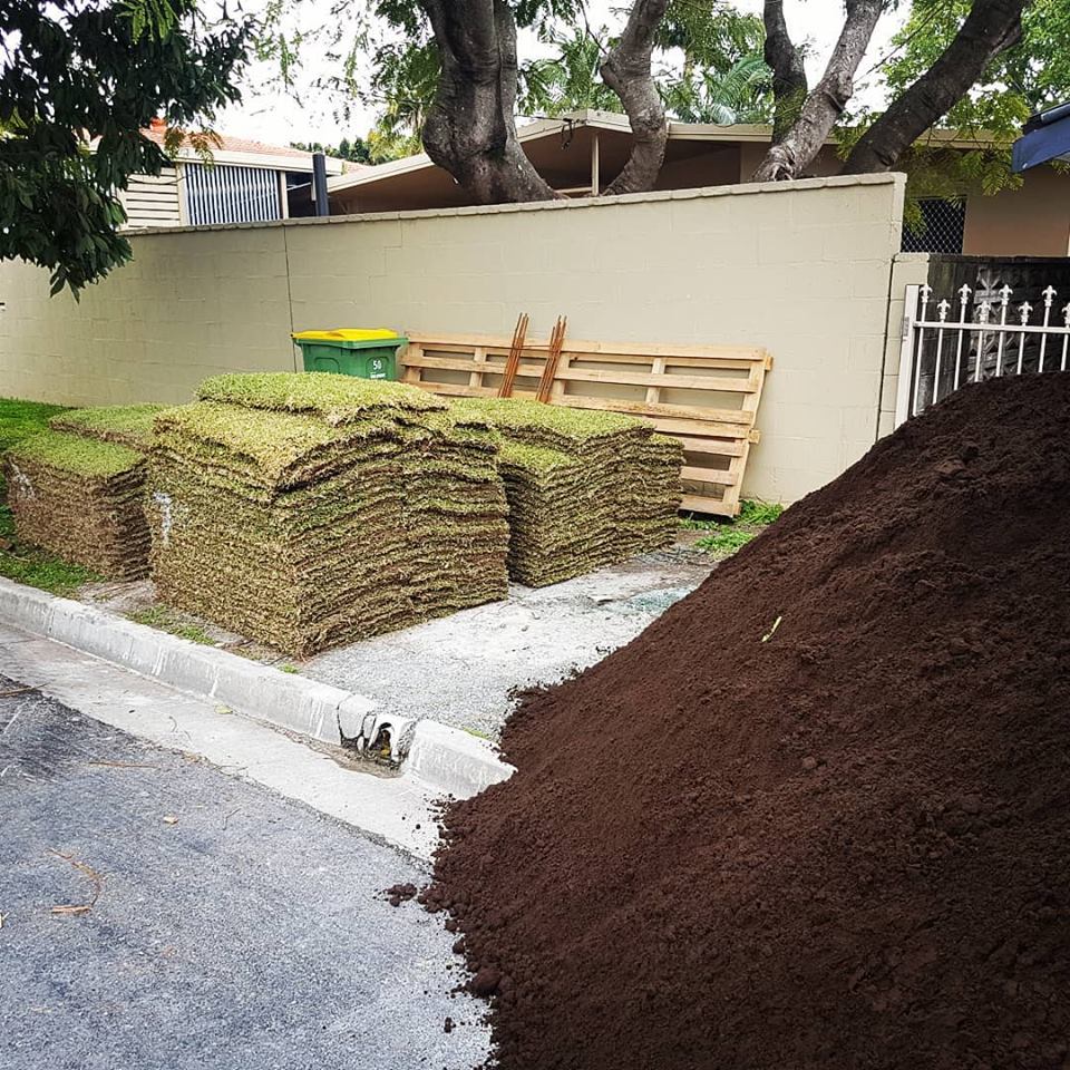 Under turf soil, or Turf underlay is screend to eliminate contaminates and is perfect to maintain a healthy lawn
